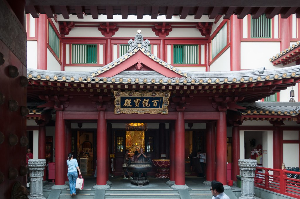 A Buddhist Sunday – Temples in Singapore: The Buddha Tooth Relic&nbsp;Temple