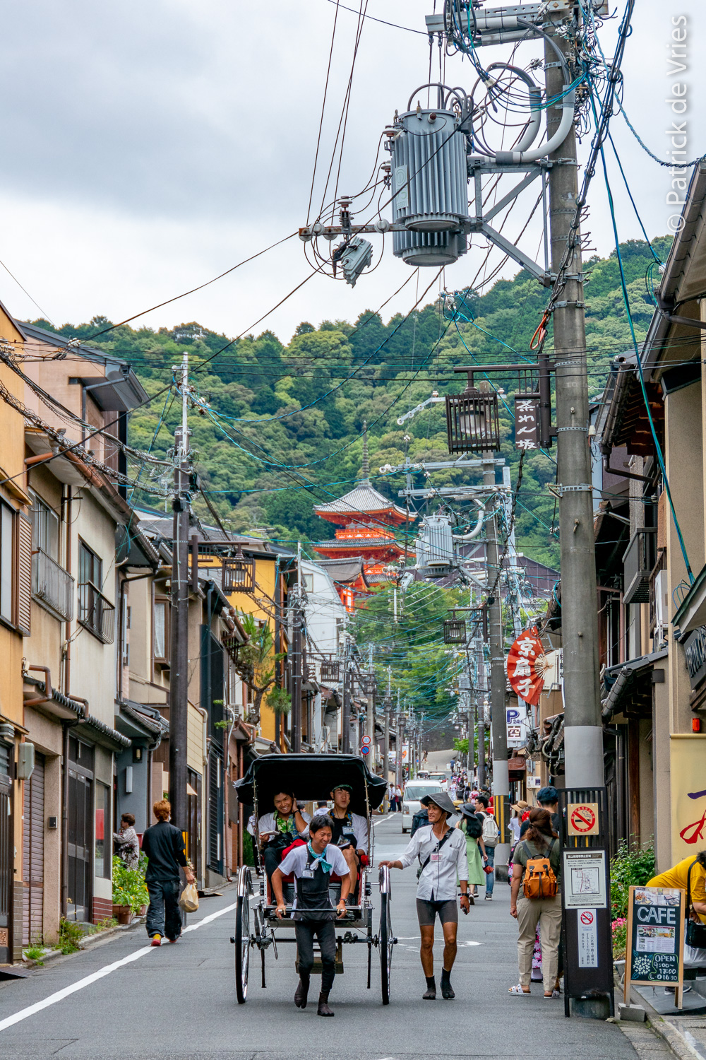 Random Photo Wednesday: Walking through Kyoto&nbsp;(京都)
